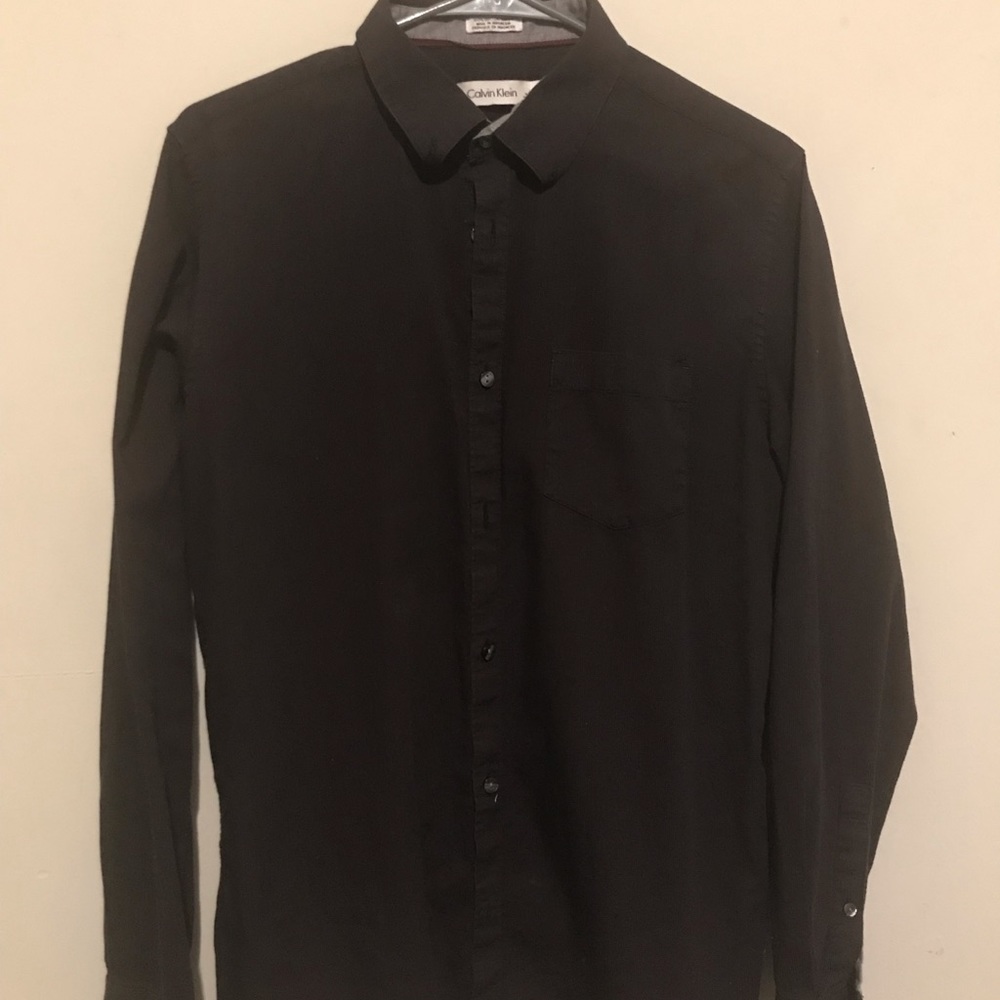 All black thin red pin-stripe left pocket size M Calvin Klein button up.